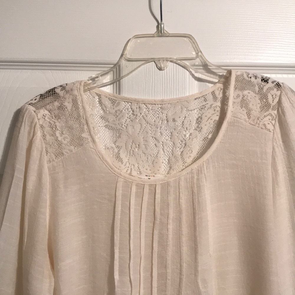 Lace rayon and polyester blouse❤️